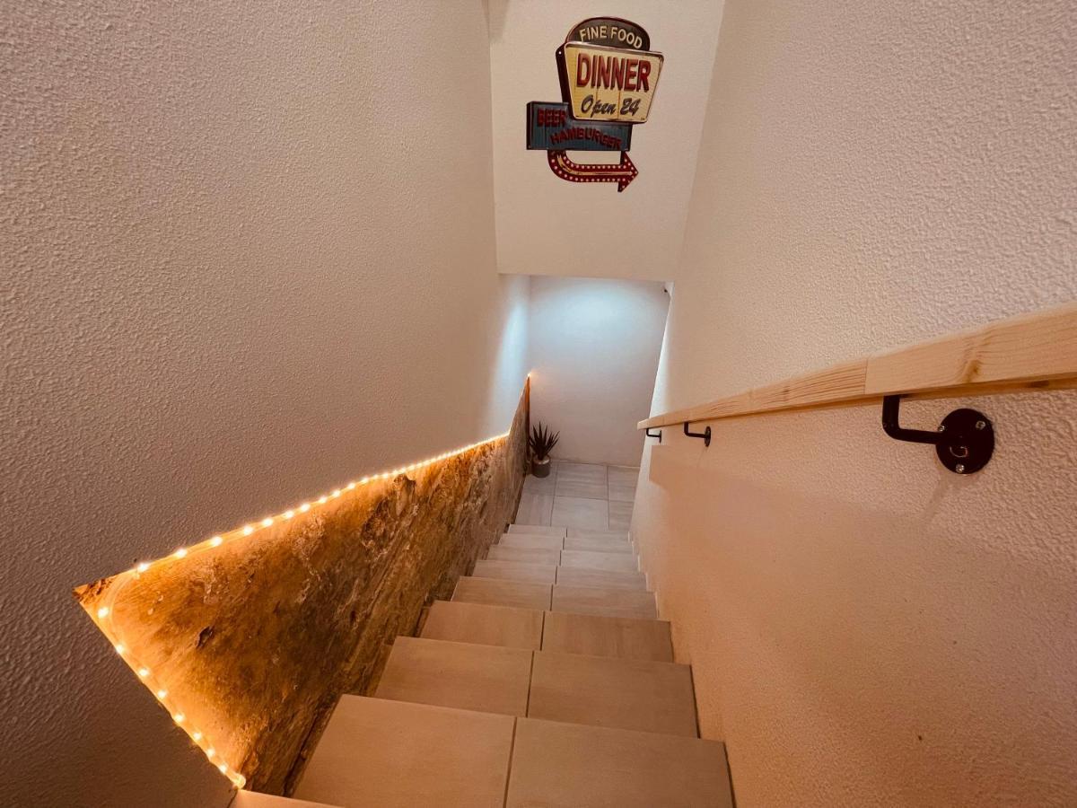 La Cave Aux Lumieres - Proche Centre-Ville - 2 Chambres - Wifi Renaison 외부 사진