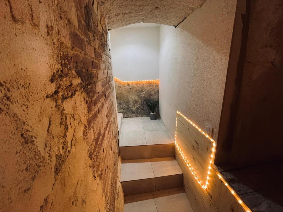 La Cave Aux Lumieres - Proche Centre-Ville - 2 Chambres - Wifi Renaison 외부 사진