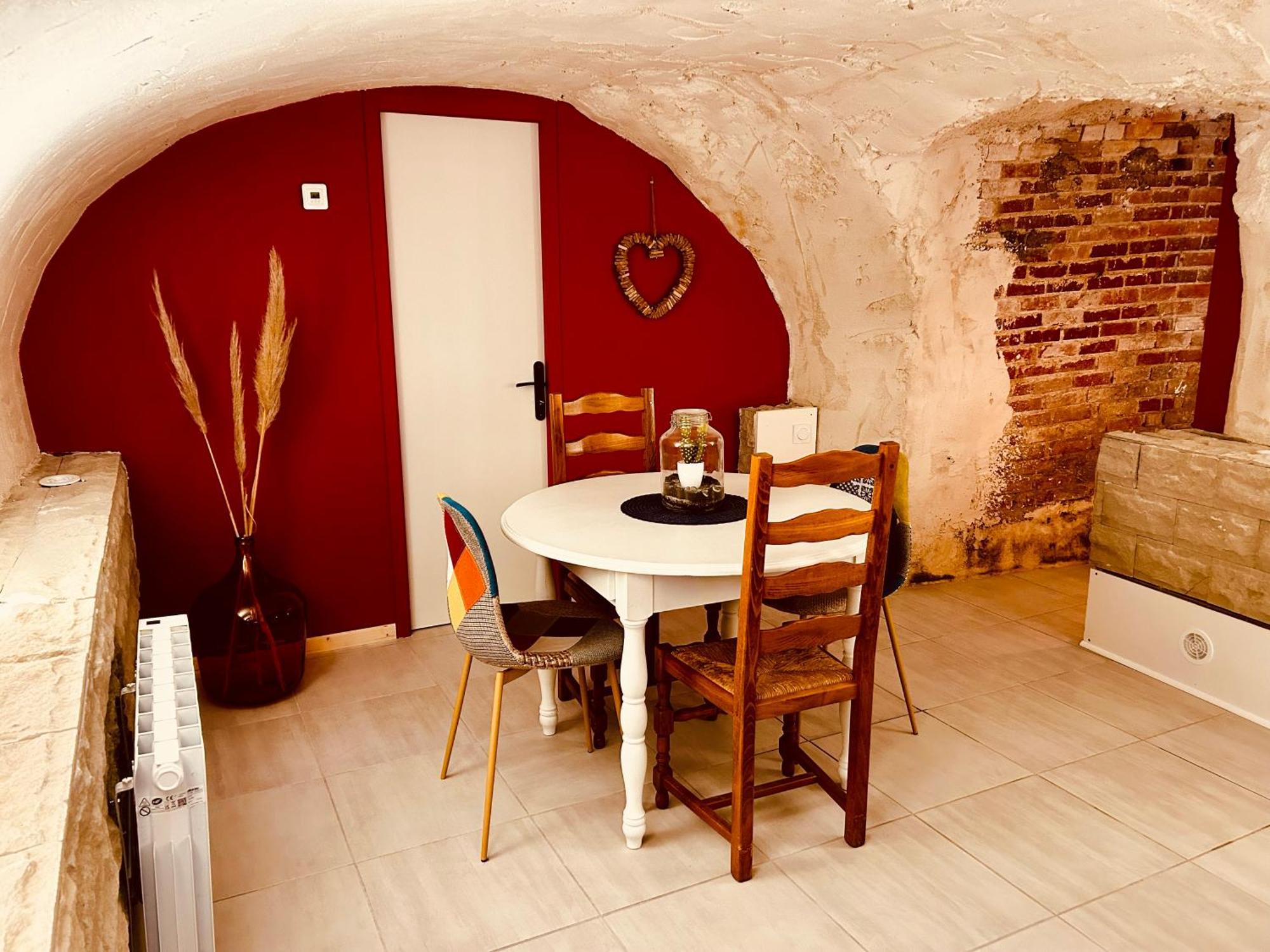 La Cave Aux Lumieres - Proche Centre-Ville - 2 Chambres - Wifi Renaison 외부 사진