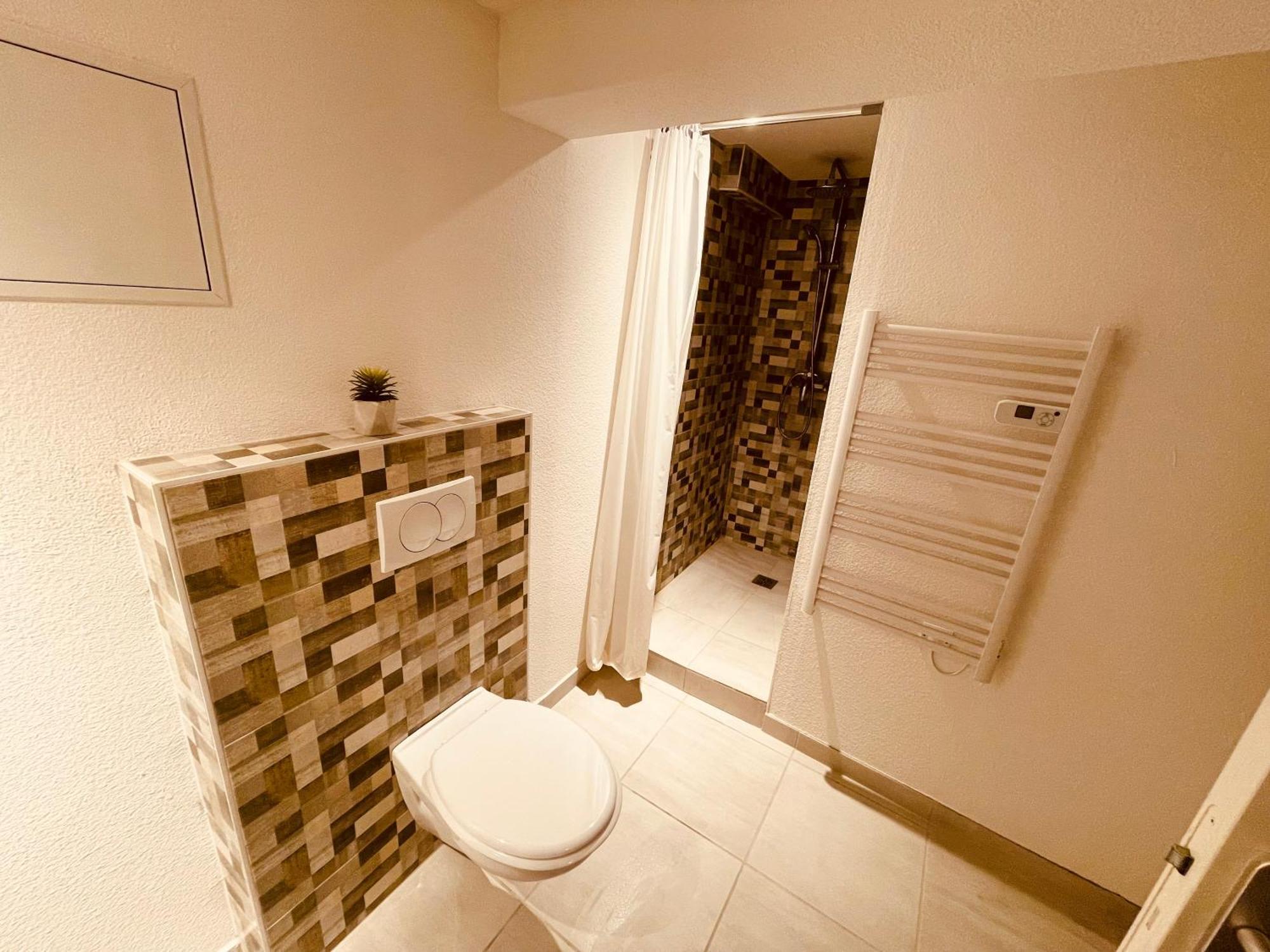 La Cave Aux Lumieres - Proche Centre-Ville - 2 Chambres - Wifi Renaison 외부 사진