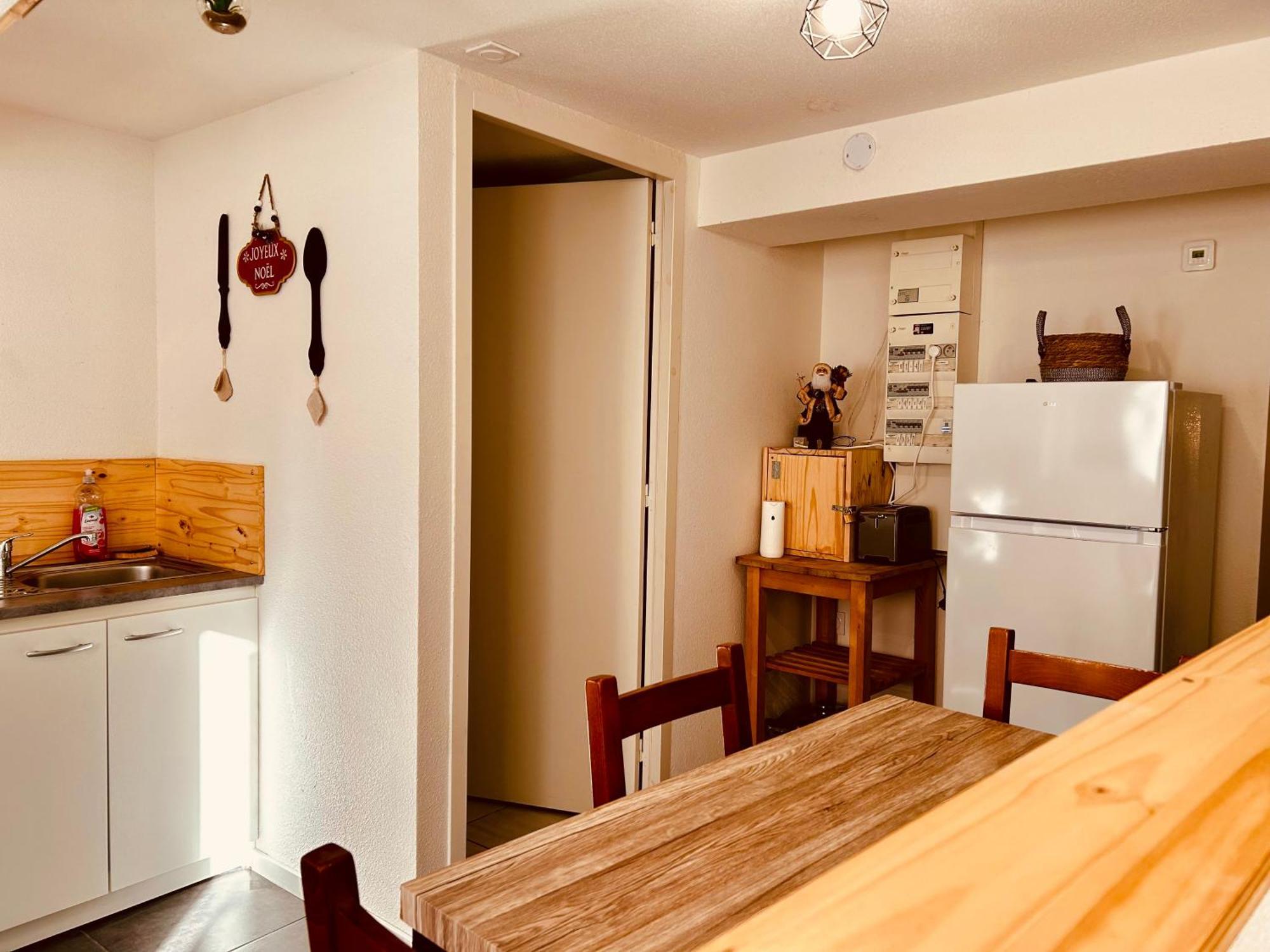 La Cave Aux Lumieres - Proche Centre-Ville - 2 Chambres - Wifi Renaison 외부 사진